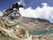 Comet distribue SR Suntour en France