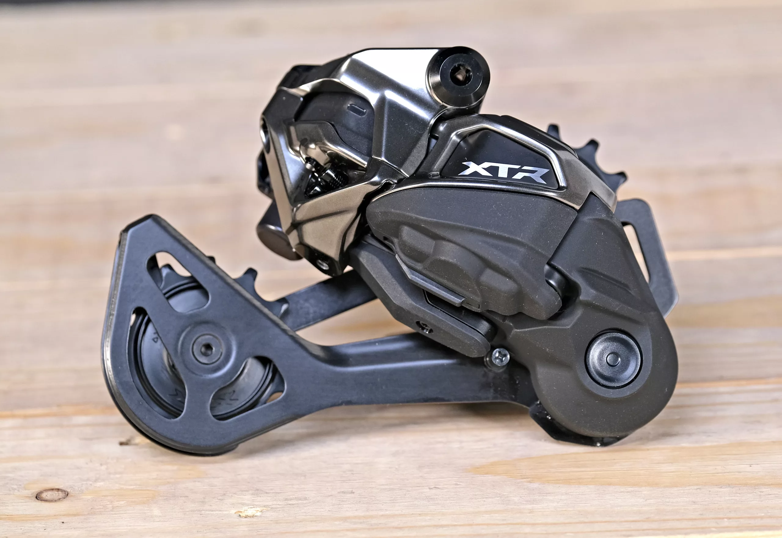 Dérailleur arrière VTT Shimano XTR DI2 Shadow+ RD-M9050 Dérailleur arrière VTT Shimano XTR DI2 Shadow+ RD-M9050